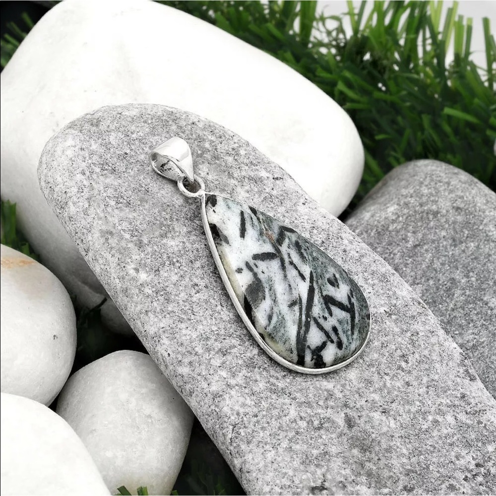 Natural Hornblende stone Sterling silver pendant - Picture 6 of 8